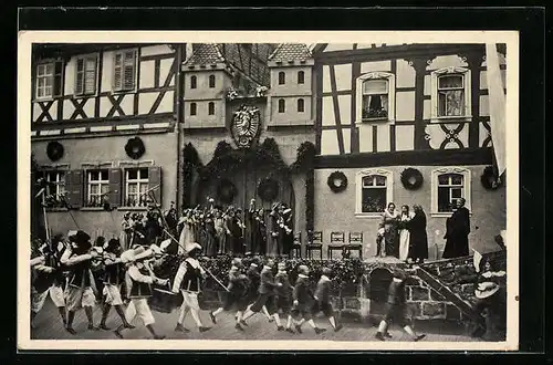 AK Münnerstadt, der Erntezug vor dem Bürgermeisterhaus