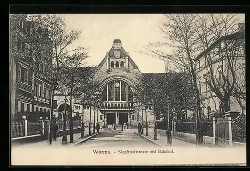 AK Worms, Siegfriedstrasse mit Bahnhof