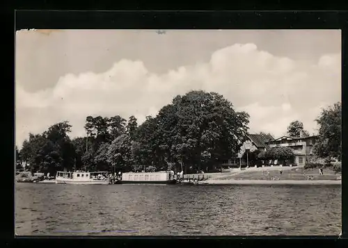 AK Plau /Meckl., Partie am Wasser mit Schiffen