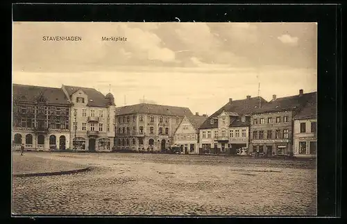 AK Stavenhagen, Marktplatz mit Restaurant-Cafe von Ernst Walter