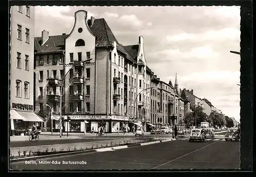 AK Berlin, Müllerstrasse Ecke Barfusstrasse, VW-Käfer