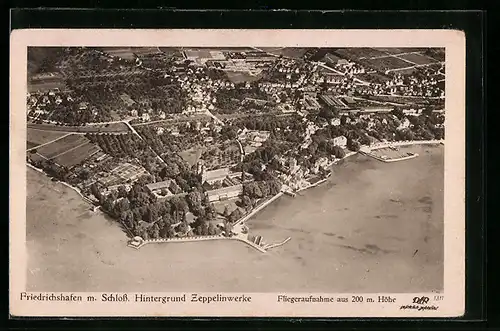 AK Friedrichshafen, Ortsansicht mit Schloss und Zeppelinwerken, Fliegeraufnahme aus 200 m Höhe