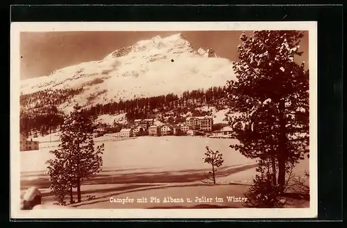 AK Campfer, Ortsansicht mit Piz Albana u. Julier im Winter