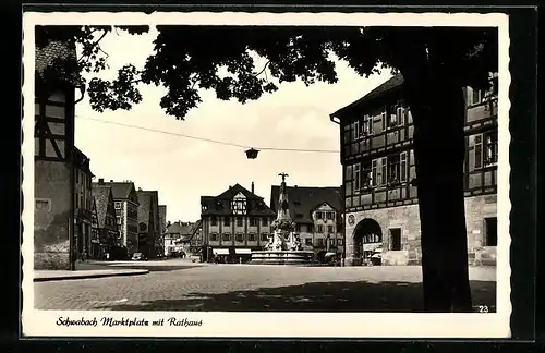 AK Schwabach, Marktplatz mit Rathaus und Brunnen