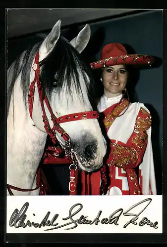 AK Christel Sembach-Krone m. Lieblingsschulpferd im Zirkus Krone, Autogrammkarte