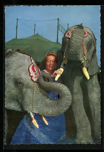 AK Frieda Krone-Sembach, Chefin d. Zirkus Krone mit Elefanten