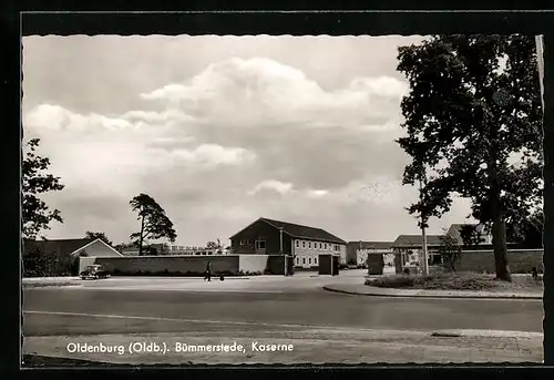 AK Oldenburg, Bümmerstede, auf der Strasse vor der Kaserne