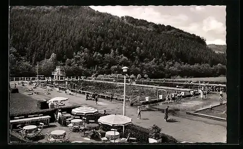 AK Werdohl im Sauerland, Gäste am Becken im Freibad