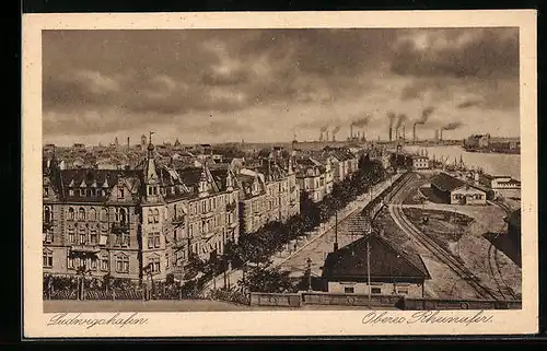 AK Ludwigshafen, Blick auf das Obere Rheinufer, die Fabrikanlagen im Hintergrund