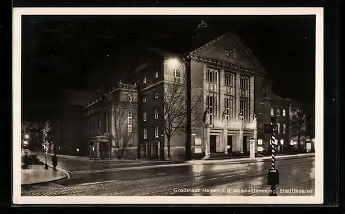 AK Hagen, Stadttheater in Abendstimmung