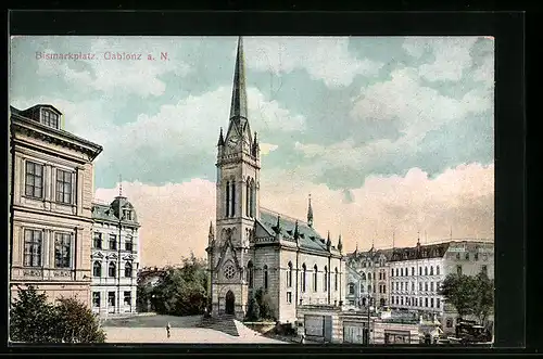 AK Gablonz a. N., Bismarckplatz mit Kirche