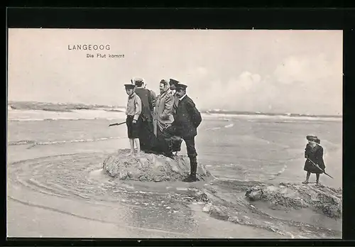 AK Langeoog, Die Flut kommt, Spaziergänger stehen auf kleinen Felsen im Meer