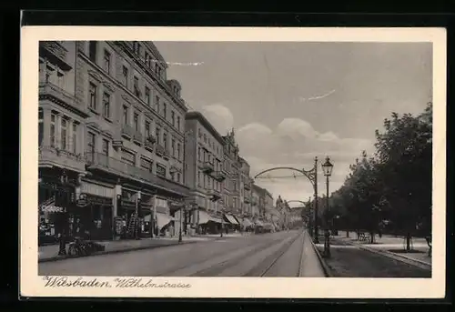 AK Wiesbaden, Wilhelmstrasse mit Geschäften