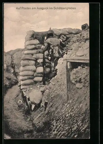 AK Soldat auf Posten am Ausguck im Schützengraben