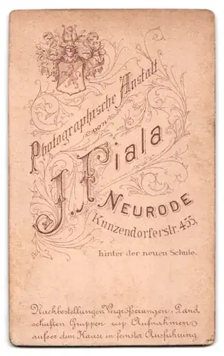 Fotografie J. Fiala, Neurode, Kunzendorferstr. 455, Zwei junge Männer in modischer Kleidung