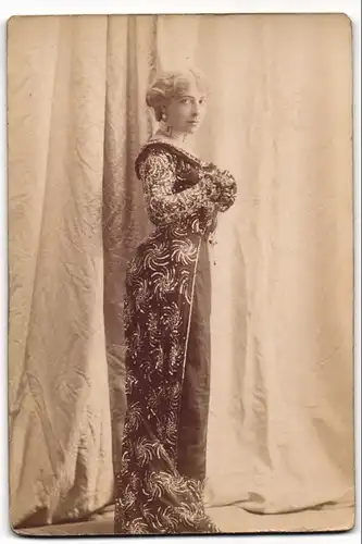 Fotografie Reutlinger, Paris, englsiche Schauspielerin Olga Nethersole im Seitenprofil, Belle Époque