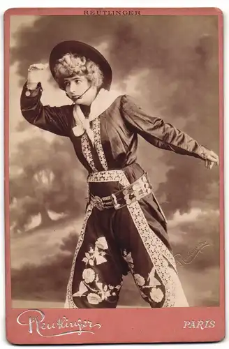 Fotografie Reutlinger, Paris, Schauspielerin Lydie Osman im Bühnenkostüm, Belle Époque