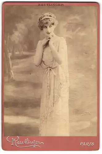 Fotografie Reutlinger, Paris, hübsche blonde Schauspielerin  Macnyll , Belle Époque