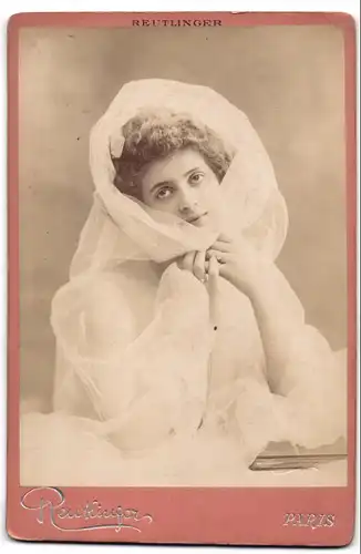 Fotografie Reutlinger, Paris, Portrait junge Schauspielerin  Mlle. Gibson , Belle Époque