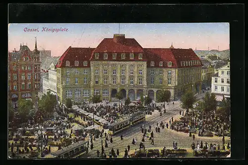 AK Cassel, Belebter Königsplatz mit Strassenbahnen aus der Vogelschau