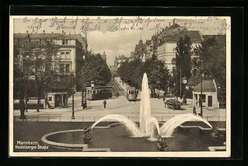 AK Mannheim, Heidelberger Strasse mit Strassenbahnen und Fontäne