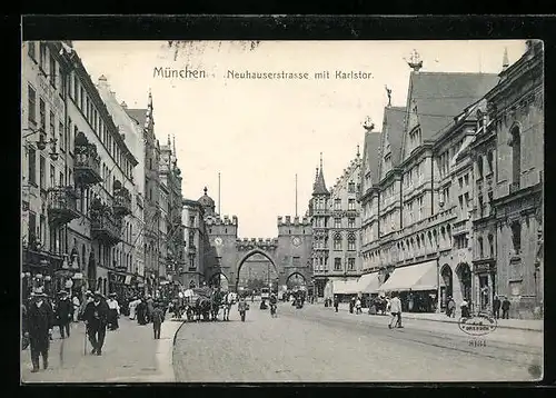 AK München, Neuhauserstrasse mit Karlstor und Passanten