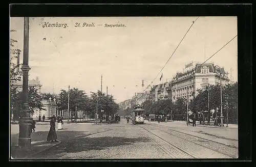 AK Hamburg-St. Pauli, Reeperbahn mit Passanten und Strassenbahn