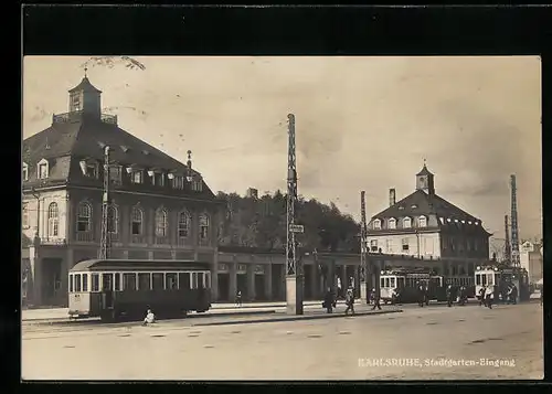 AK Karlsruhe, Stadtgarten-Eingang mit Strassenbahnen