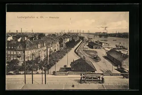 AK Ludwigshafen /Rh., Rheinufer und Strasse mit Strassenbahn aus der Vogelschau