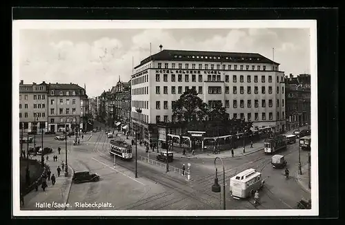 AK Halle /Saale, Strassenbahnen auf dem Riebeckplatz