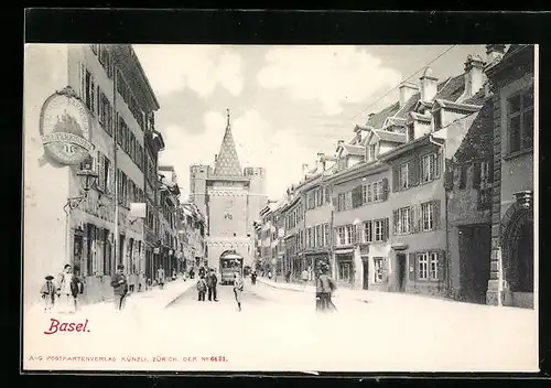 AK Basel, Strasse mit Gasthaus, Turm und Strassenbahn