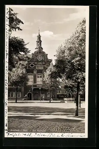 AK Arnstadt i. Thür., auf dem Vorplatz zum Rathaus