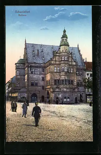 AK Schweinfurt, Blick auf das Rathaus, Soldat mit Pickelhaube