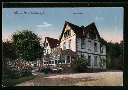 AK Ulsnis /Krs. Schleswig, Gäste beim Dinieren vor dem Strandhotel