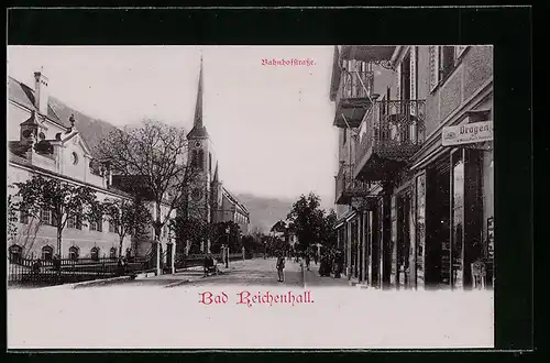 AK Bad Reichenhall, Bahnhofstrasse mit Blick zur Kirche