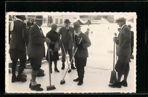 AK Wengen, Fröhliche Gesellschaft beim Curlingspiel, Wintersport