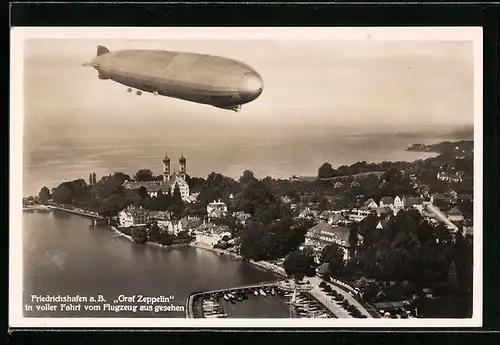 AK Friedrichshafen, Zeppelin über dem Ort