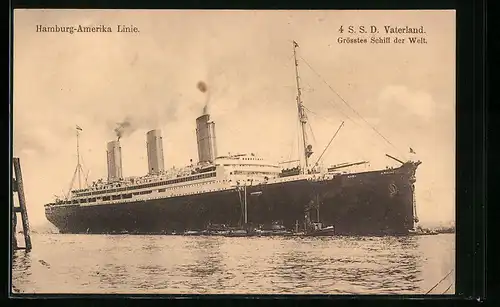 AK Passagierschiff S.S.D. Vaterland neben Schleppern unter Dampf, Hamburg-Amerika Linie