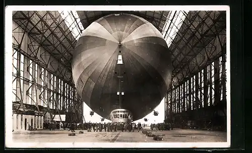 AK Zeppelin Luftschiff Graf Zeppelin LZ 127, Einbringen in die Halle