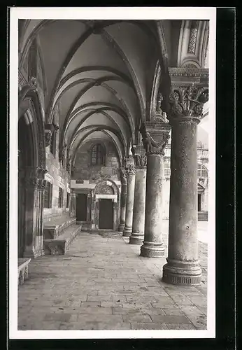 AK Dubrovnik, Dvor, Kreuzgang