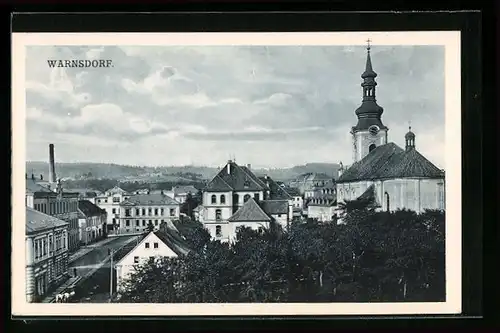 AK Warnsdorf / Varnsdorf, Kutsche auf der Strasse neben der Kirche