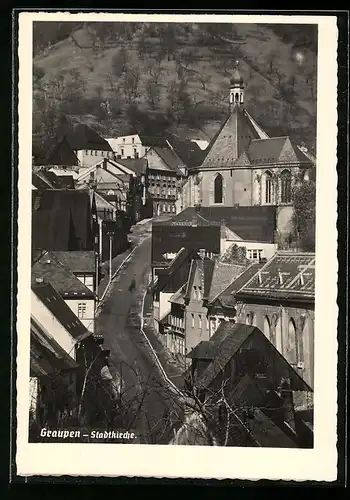 AK Graupen, Stadtkirche mit Strassenpartie