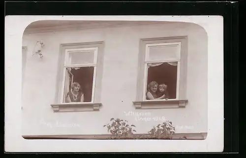 Foto-AK Witzleben, Kirmes 1929, Frauen mit Kind am Fenster