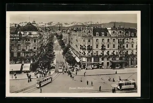 AK Zürich, Bahnhofstrasse mit Grand Hotel National, Geschäften und Strassenbahn