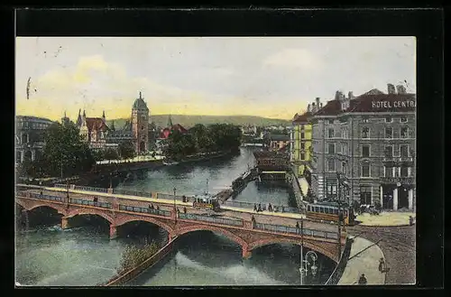 AK Zürich, Hotel, Landesmuseum und Bahnhofbrücke mit Strassenbahn