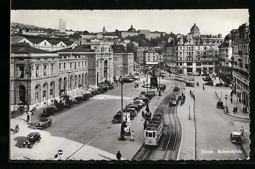 AK Zürich, Bahnhofplatz mit Geschäften und Strassenbahn