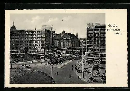 AK Berlin, Alexanderplatz mit Geschäften und Strassenbahn