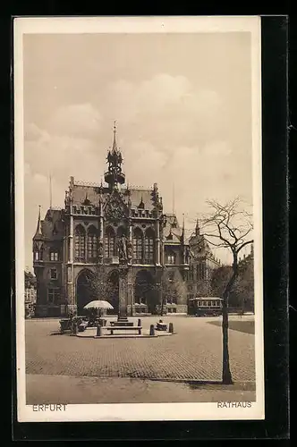 AK Erfurt, Rathaus mit Strassenbahn