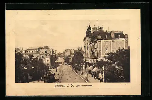 AK Plauen i. V., Bahnhofstrasse mit Strassenbahn aus der Vogelschau