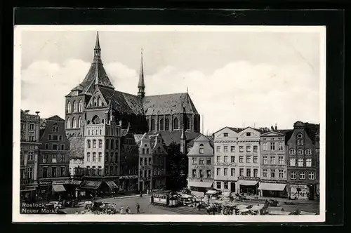 AK Rostock, Neuer Markt mit Geschäften und Strassenbahn